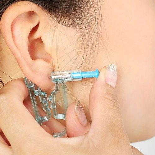 2%20Pcs%20Ear%20Piercing%20stud%20kit%20%20Safe%20Disposable%20No%20Pain%20Sterile%20Ear%20Nose%20Tool%20Kit%20Machine%20For%20Girls,%20Women%20and%20Men%20-%20Image%205