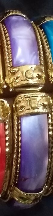 Golden%20based%20beautiful%20bracelet%20for%20girls%20-%20Image%203