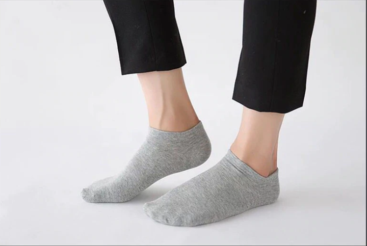 5%20Pairs%20Non%20Slip%20Socks%20Men%20Summer%20Man%20Ankle%20Socks%20Cotton%20%20Business%20ankle%20Socks%20Classic%20Black%20White%20-%20Image%204