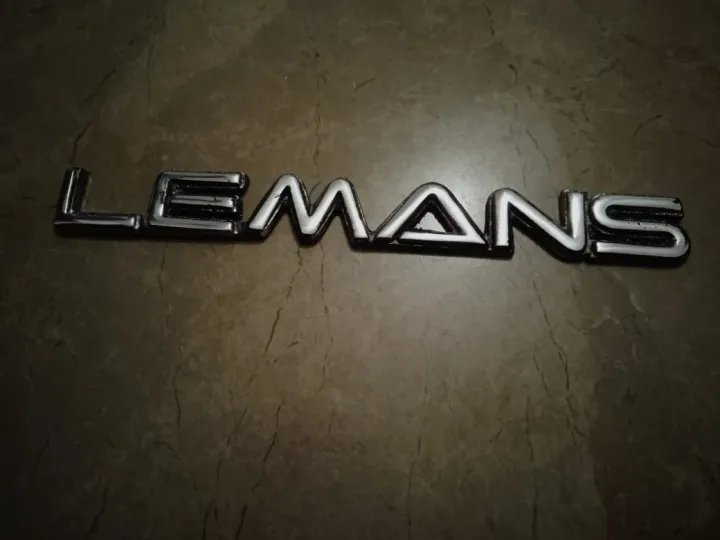 DAEWOO%20Emblem%20In%20Metal%20-%20Image%202