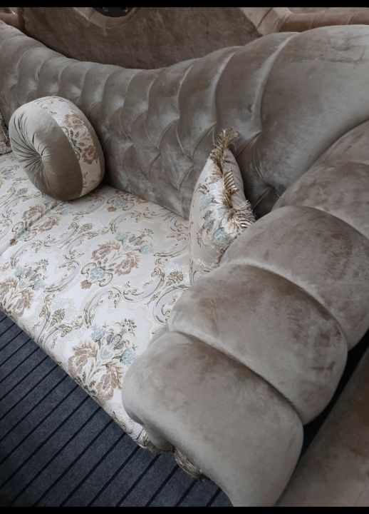 Royal%20Design%20Tufted%20Sofa%20Set%20-%20Tufted%20Back%20%20Curved%20Arms%20%20Relaxer%20Back%20%20Printed%20J%20Card%20Fabric%20Seats%20%20Velvet%20Fabric%20-%205%20Seater%20-%20Image%204