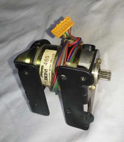 Motor%20Permanent%20Magnet%20DC%20Motor%20With%20Encoder%20and%20Stand%20(Voltage%20:%2024DC),%20(Approx,%20RPM%202200)%20%20USED%20-%20Image%204