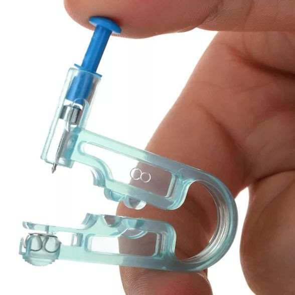 2%20Pcs%20Ear%20Piercing%20stud%20kit%20%20Safe%20Disposable%20No%20Pain%20Sterile%20Ear%20Nose%20Tool%20Kit%20Machine%20For%20Girls,%20Women%20and%20Men%20-%20Image%207