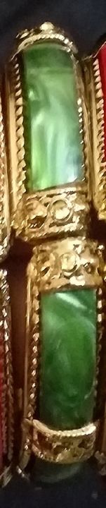 Golden%20based%20beautiful%20bracelet%20for%20girls%20-%20Image%202