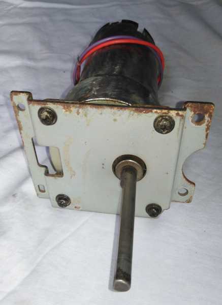 Motor%20Permanent%20Magnet%20Gear%20DC%20Motor%20%2024%20Voltage:%20%20DC%20(USED)%20-%20Image%207