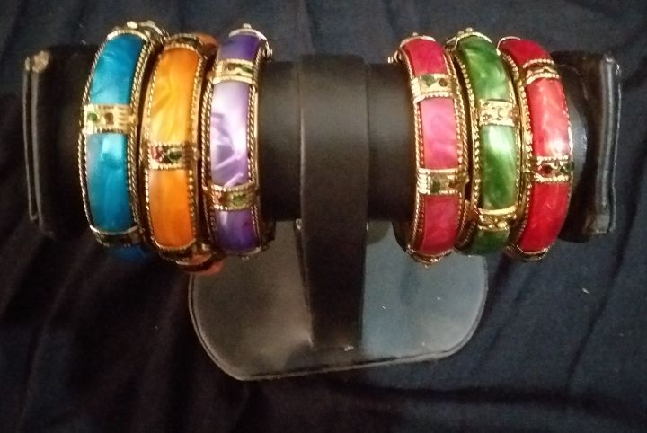 Golden%20based%20beautiful%20bracelet%20for%20girls%20-%20Image%206