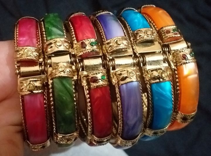 Golden%20based%20beautiful%20bracelet%20for%20girls%20-%20Image%205