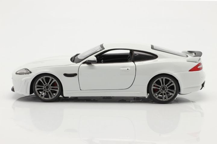 Bburago%20Jaguar%20XKR-S%20White%201/24%20Diecast%20Car%20Model%20by%20Bburago%20-%20Image%203
