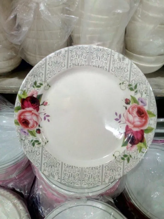 Set%20of%206%20-%20Plastic%20Dinner%20Plates%20-%20Image%202