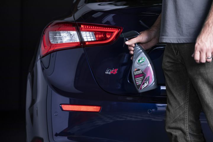 TURTLE%20WAX%20-%20HYBRID%20SOLUTIONS%20CERAMIC%203%20IN%201%20DETAILER%20-%20946%20ML%20-%20Image%204
