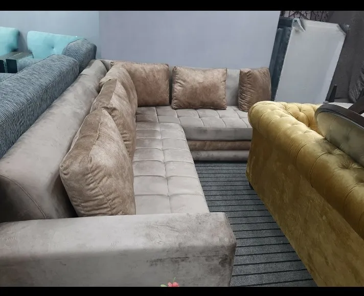 L%20Shape%20Sofa%20Set%20-%20Luxurious%20Designed%20%20Completely%20Velvet%20Fabric%20Used%20%20Dual%20Tone%20Borders%20-%20With%20Cushions%20-%20Image%204