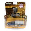 Die-cast 1:64 GreenLight WORK SERIES BLUE 2018 RAM 3500 STAKEBED TRUCK Dually NIP. 