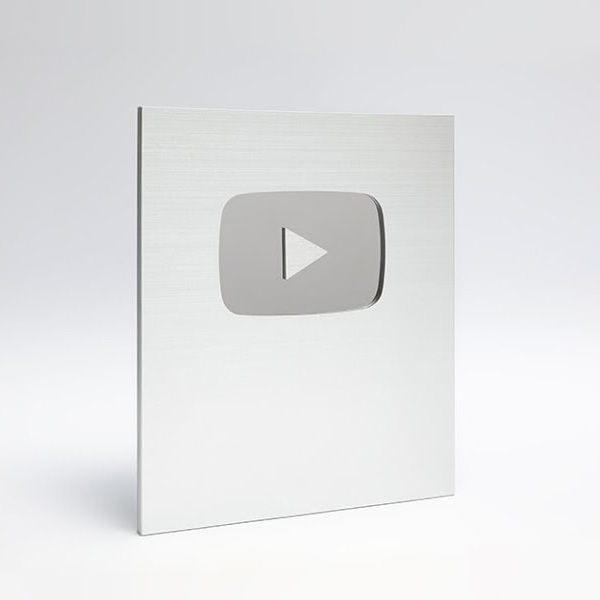 Y-T%20Silver%20Play%20Button%20-%20Image%204